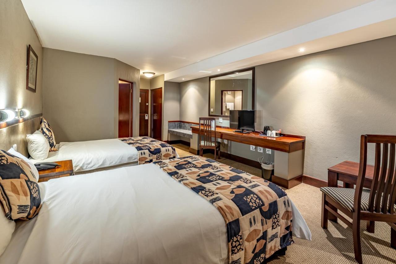 African Sky Hotels - Pine Lake Inn ไวท์ริเวอร์ ภายนอก รูปภาพ