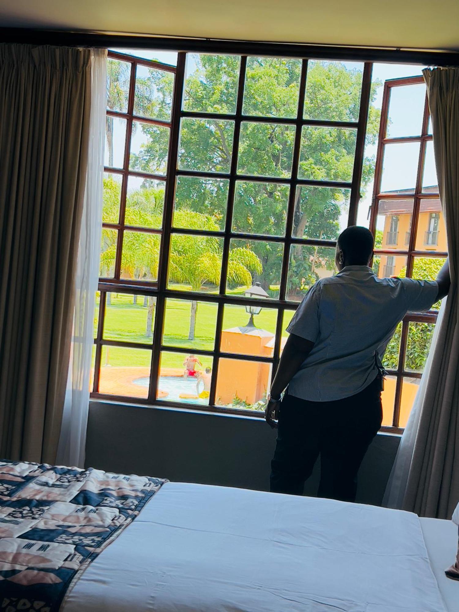 African Sky Hotels - Pine Lake Inn ไวท์ริเวอร์ ภายนอก รูปภาพ