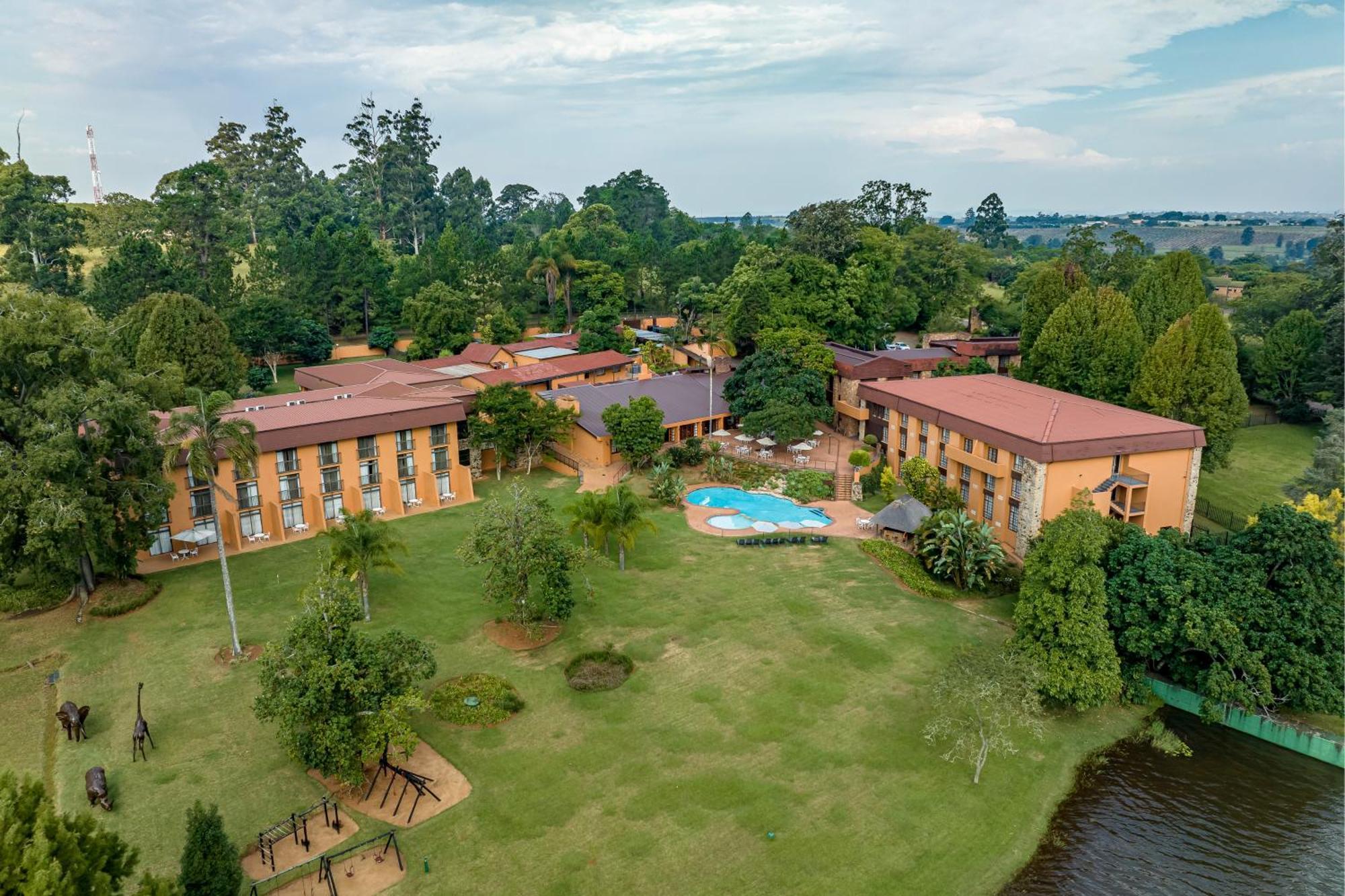 African Sky Hotels - Pine Lake Inn ไวท์ริเวอร์ ภายนอก รูปภาพ