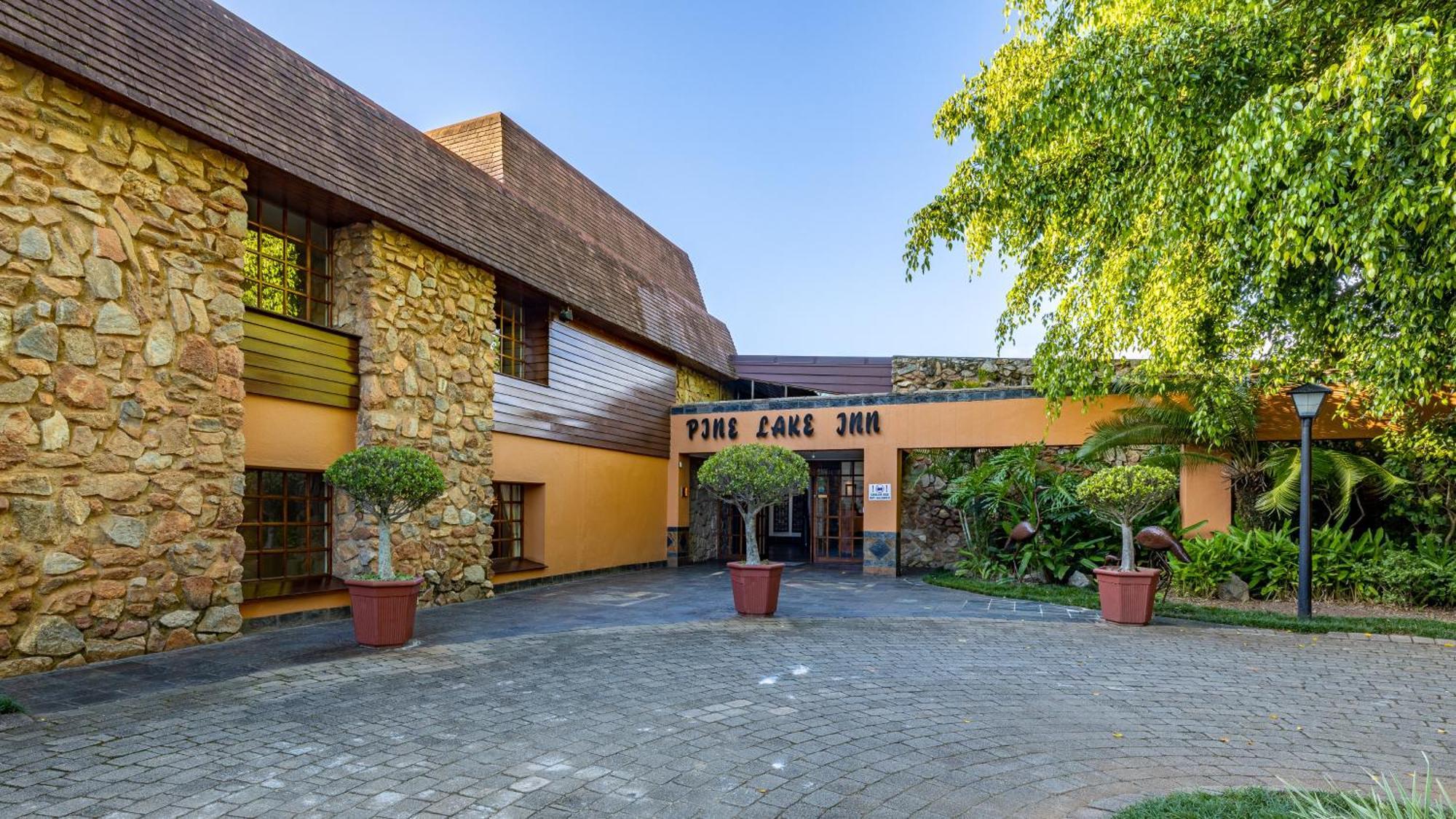 African Sky Hotels - Pine Lake Inn ไวท์ริเวอร์ ภายนอก รูปภาพ