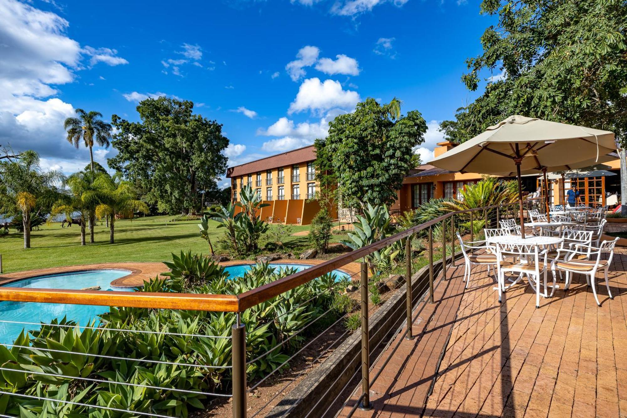 African Sky Hotels - Pine Lake Inn ไวท์ริเวอร์ ภายนอก รูปภาพ