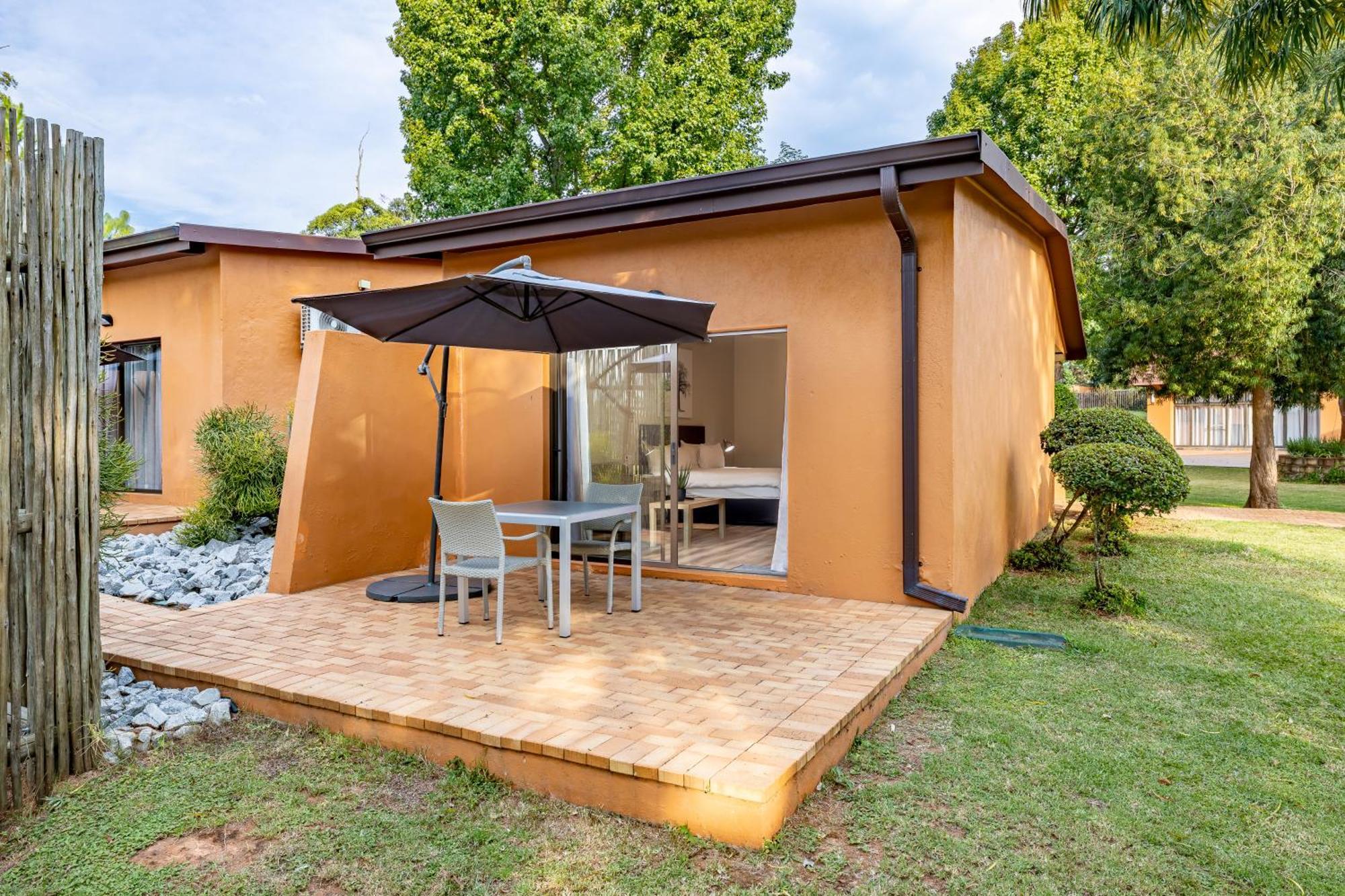 African Sky Hotels - Pine Lake Inn ไวท์ริเวอร์ ภายนอก รูปภาพ