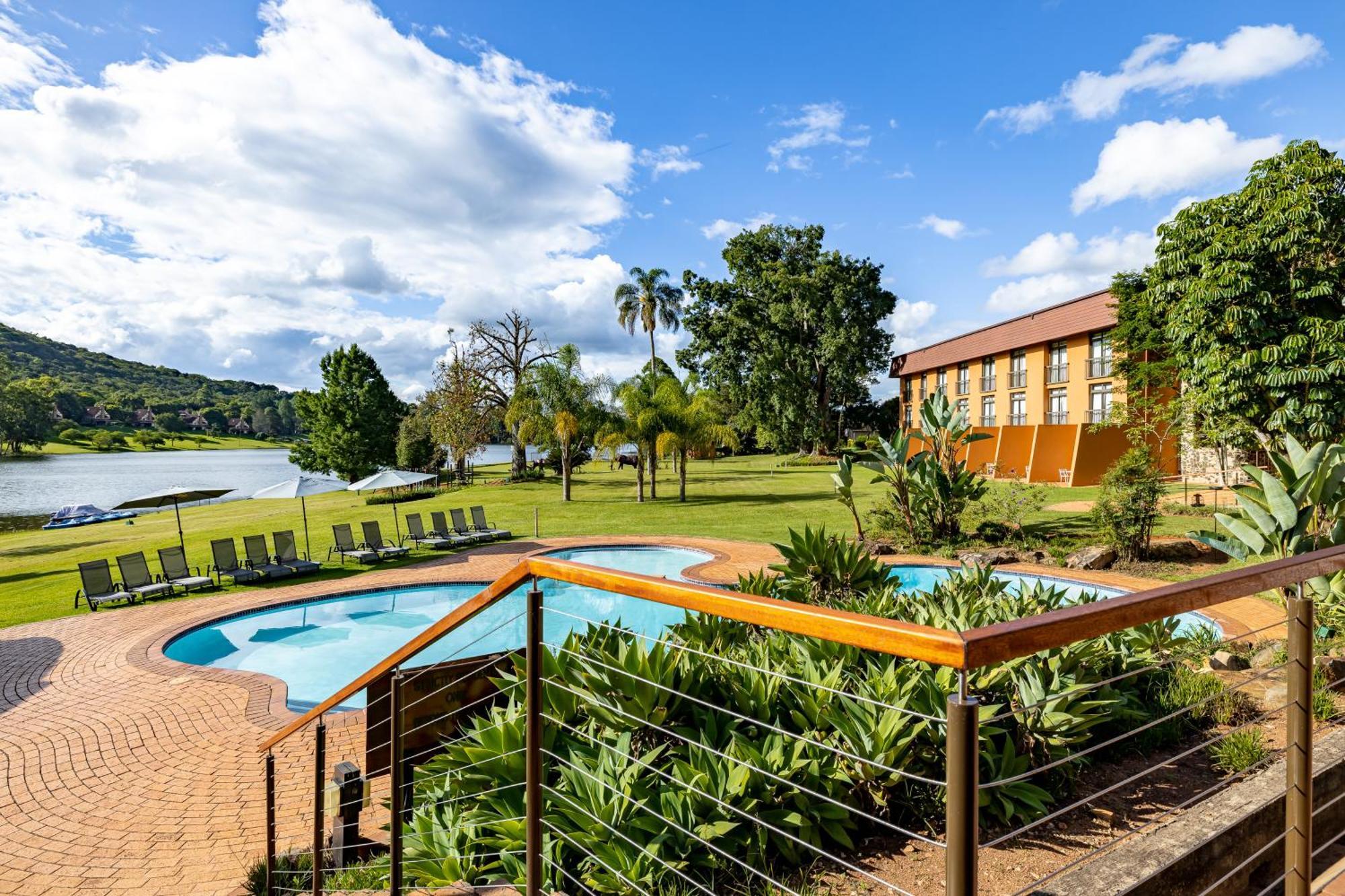 African Sky Hotels - Pine Lake Inn ไวท์ริเวอร์ ภายนอก รูปภาพ